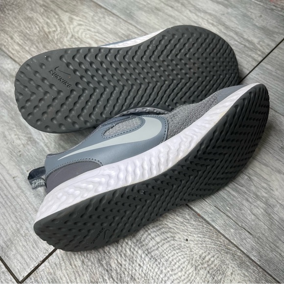 NIKE REVOLUTION  2Y  (GREY/PLATINUM GREY) - Picture 5 of 7